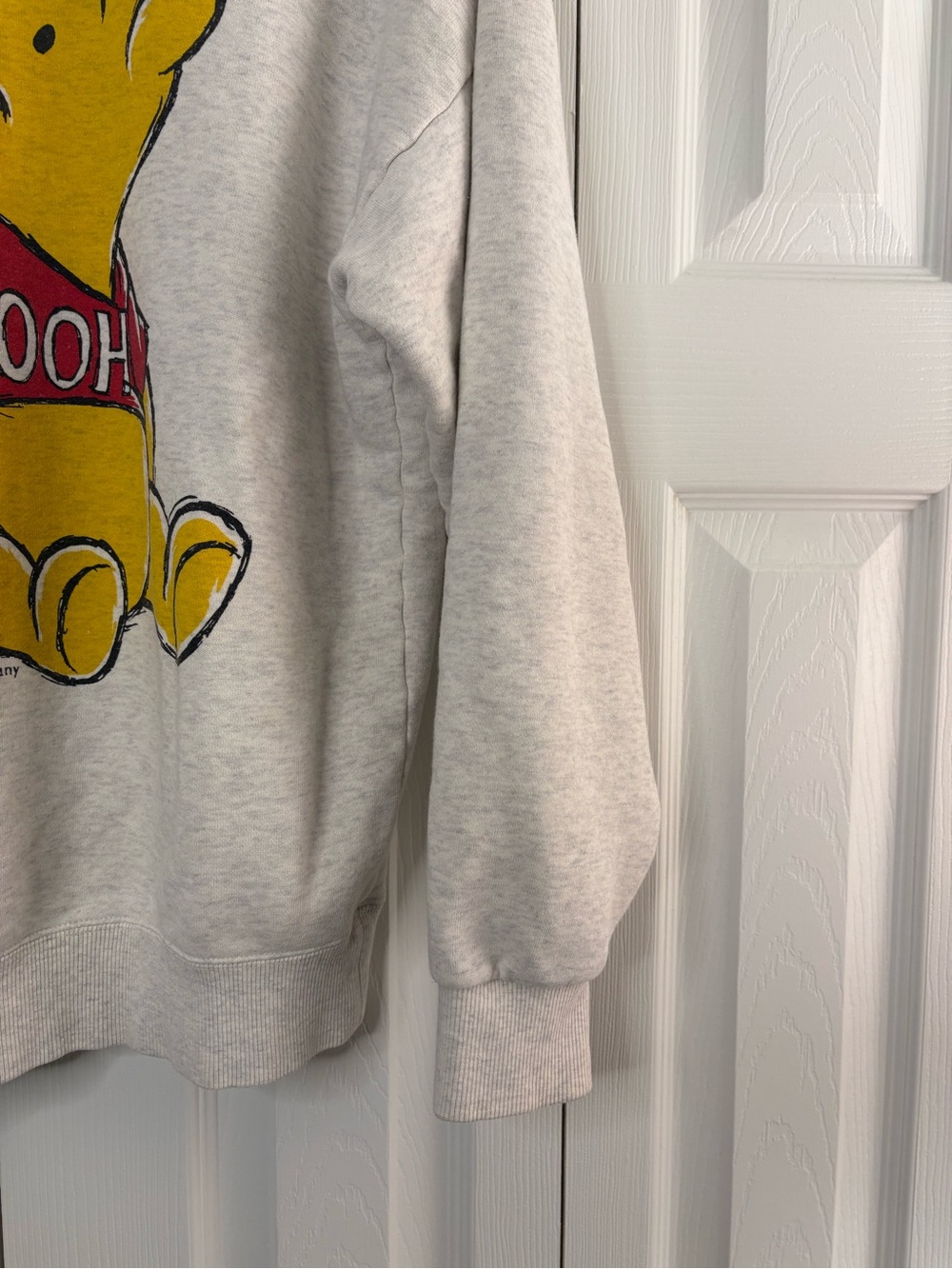 Women’s Winnie the Pooh Disney crewneck estimated size large - Picture 5 of 8